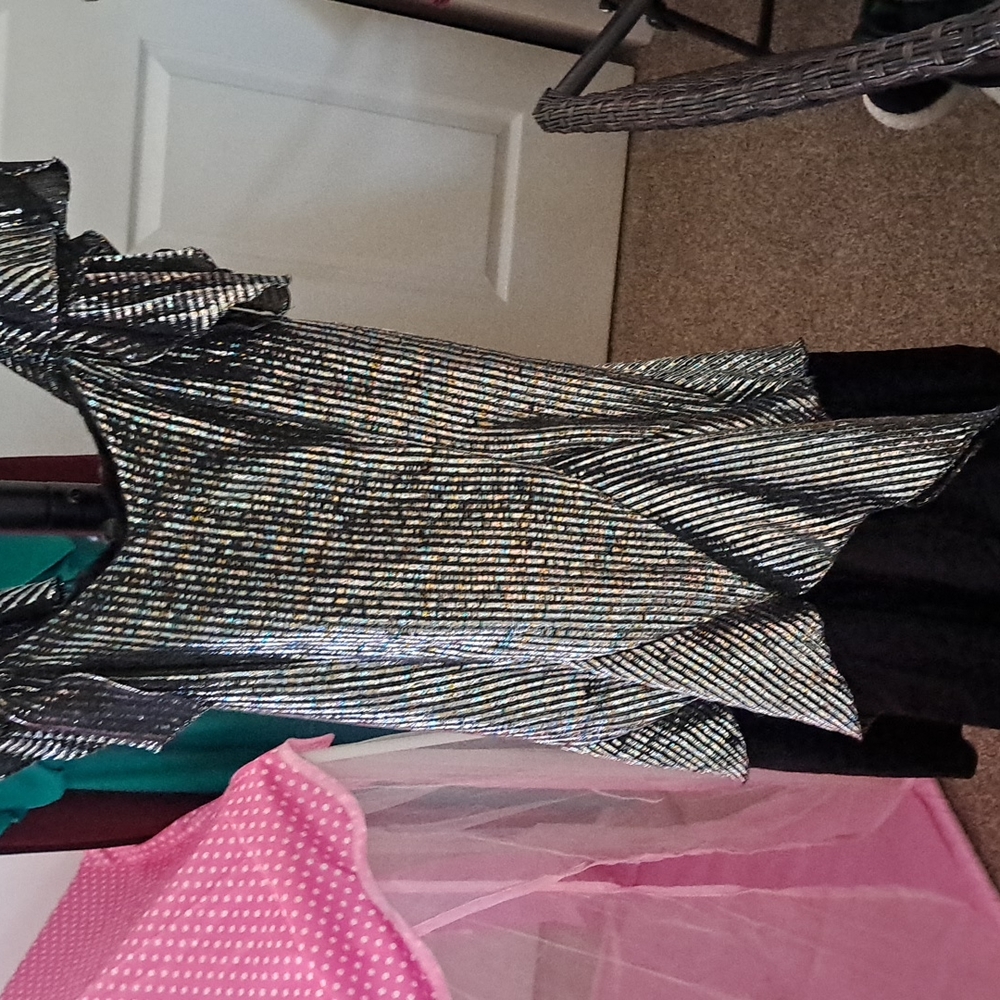 Dress - Picture 2 of 2